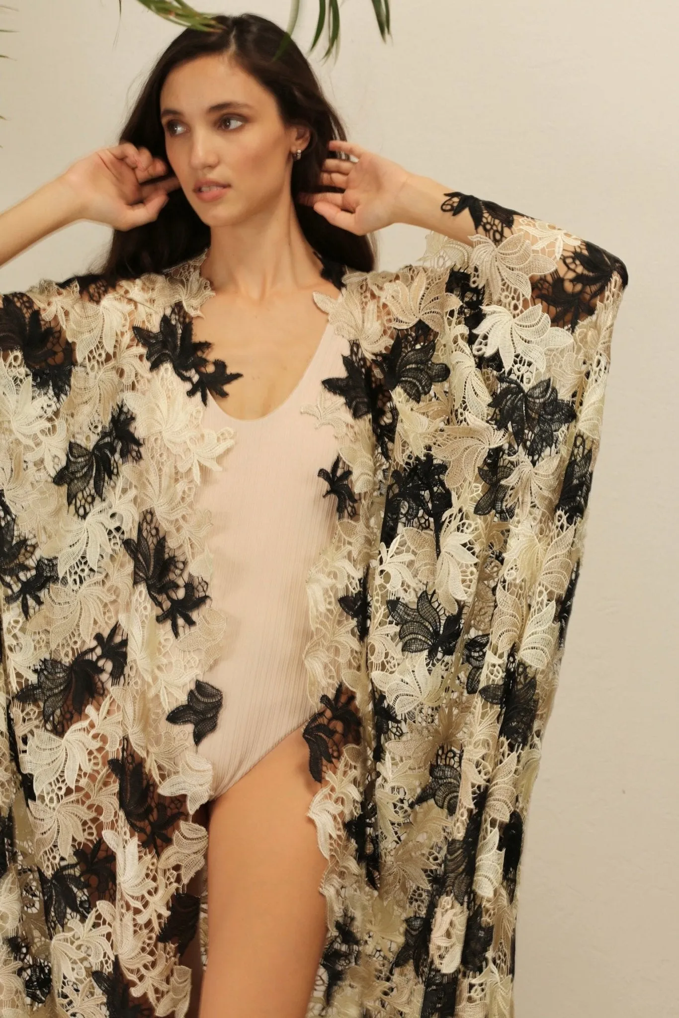 ACANTHA FLOWER LACE KIMONO