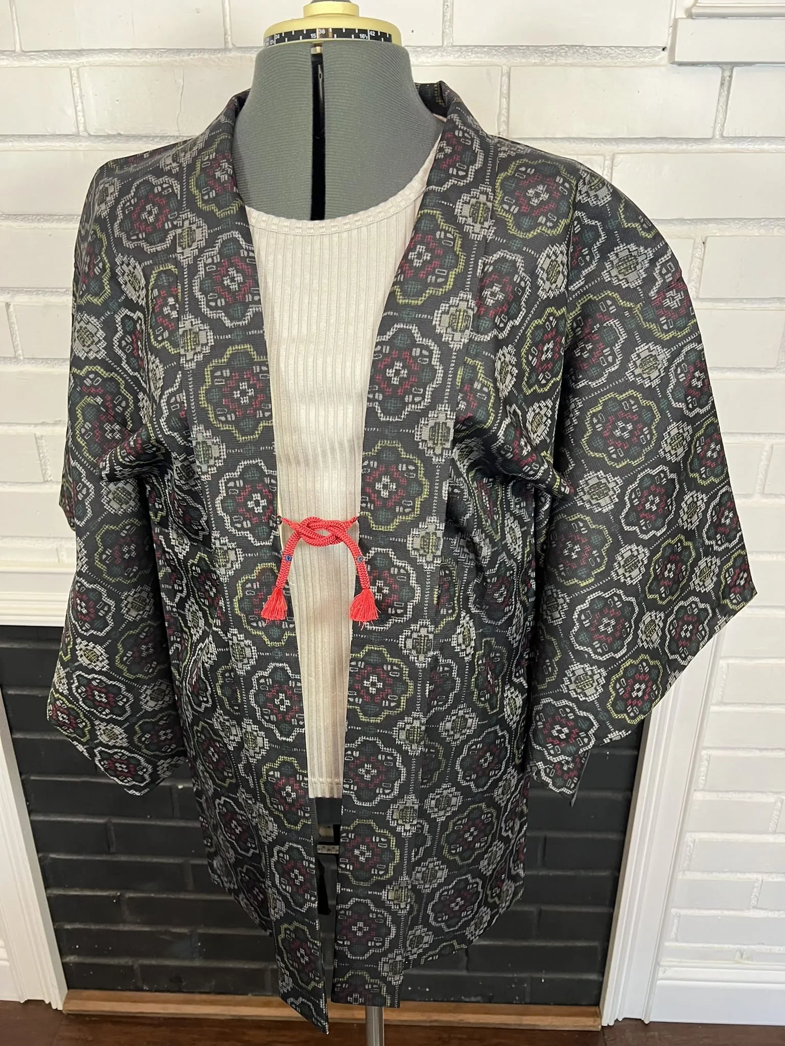 Authentic Women's Japanese Haori Kimono Jacket / Size Free, Kasuri, Black