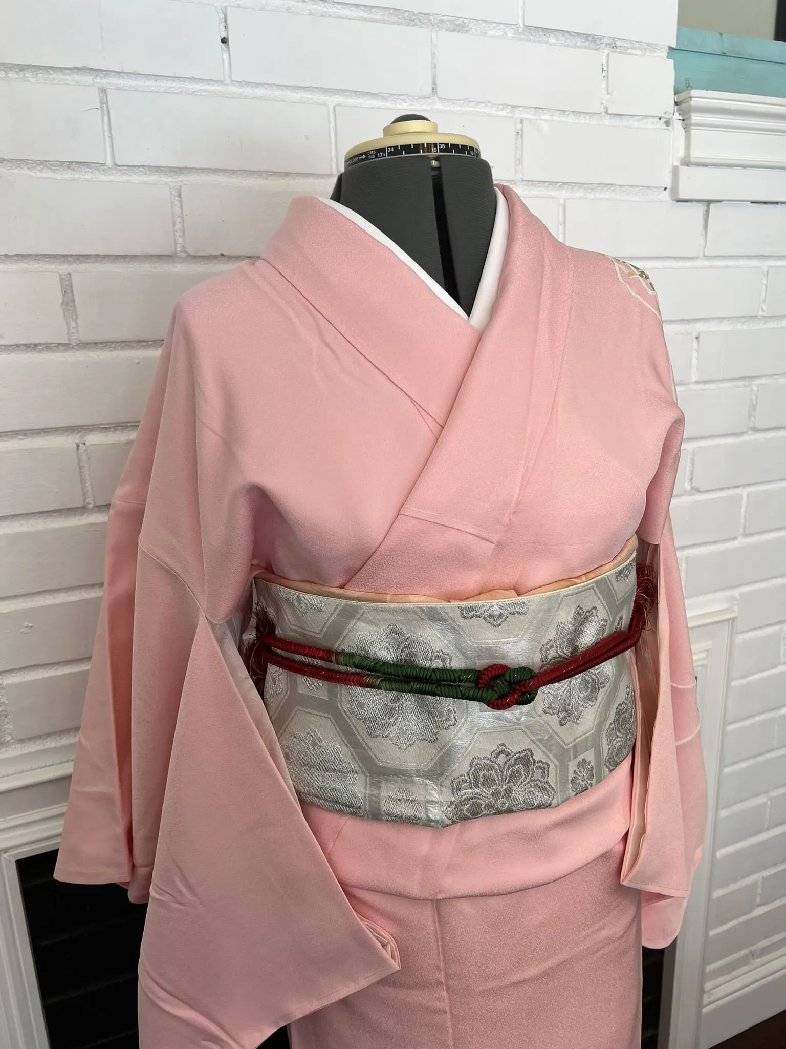 KIMONO, Formal, comes with an obi as a bonus, "Heian court scene" in pink plain, Size: M / Japanese Traditional Women's "Tsukesage" Kimono