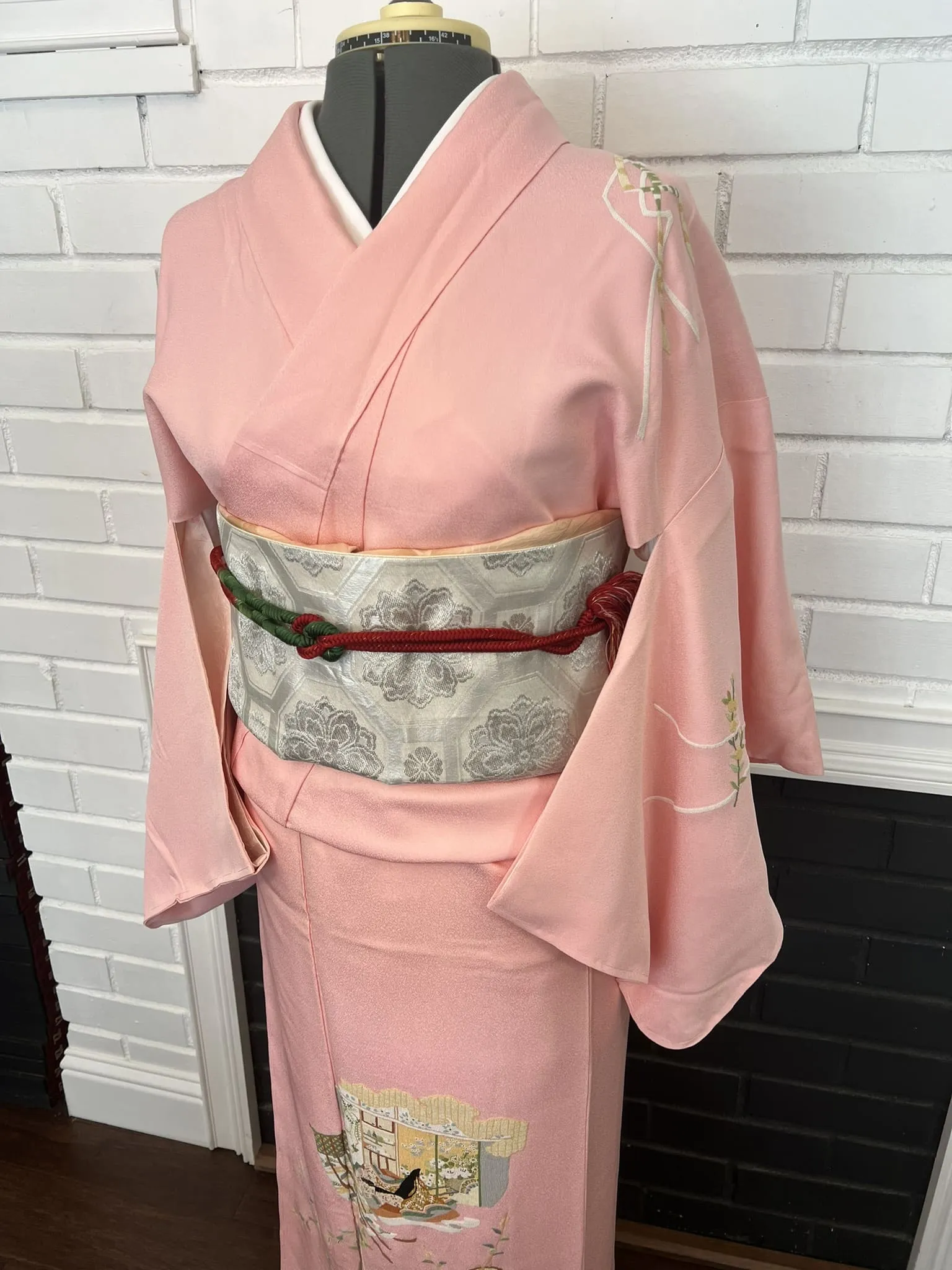 KIMONO, Formal, comes with an obi as a bonus, "Heian court scene" in pink plain, Size: M / Japanese Traditional Women's "Tsukesage" Kimono