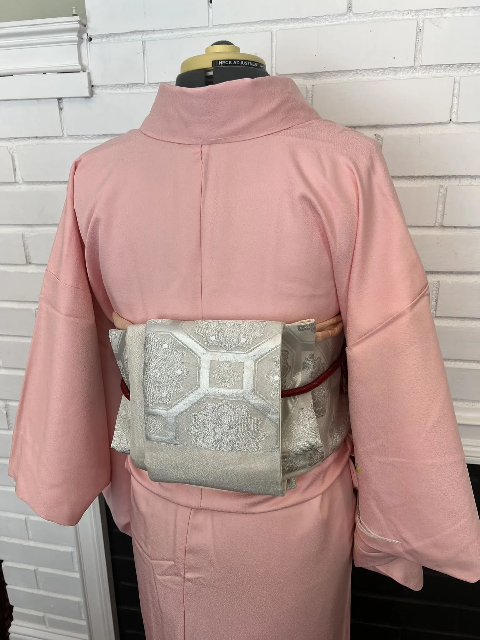 KIMONO, Formal, comes with an obi as a bonus, "Heian court scene" in pink plain, Size: M / Japanese Traditional Women's "Tsukesage" Kimono