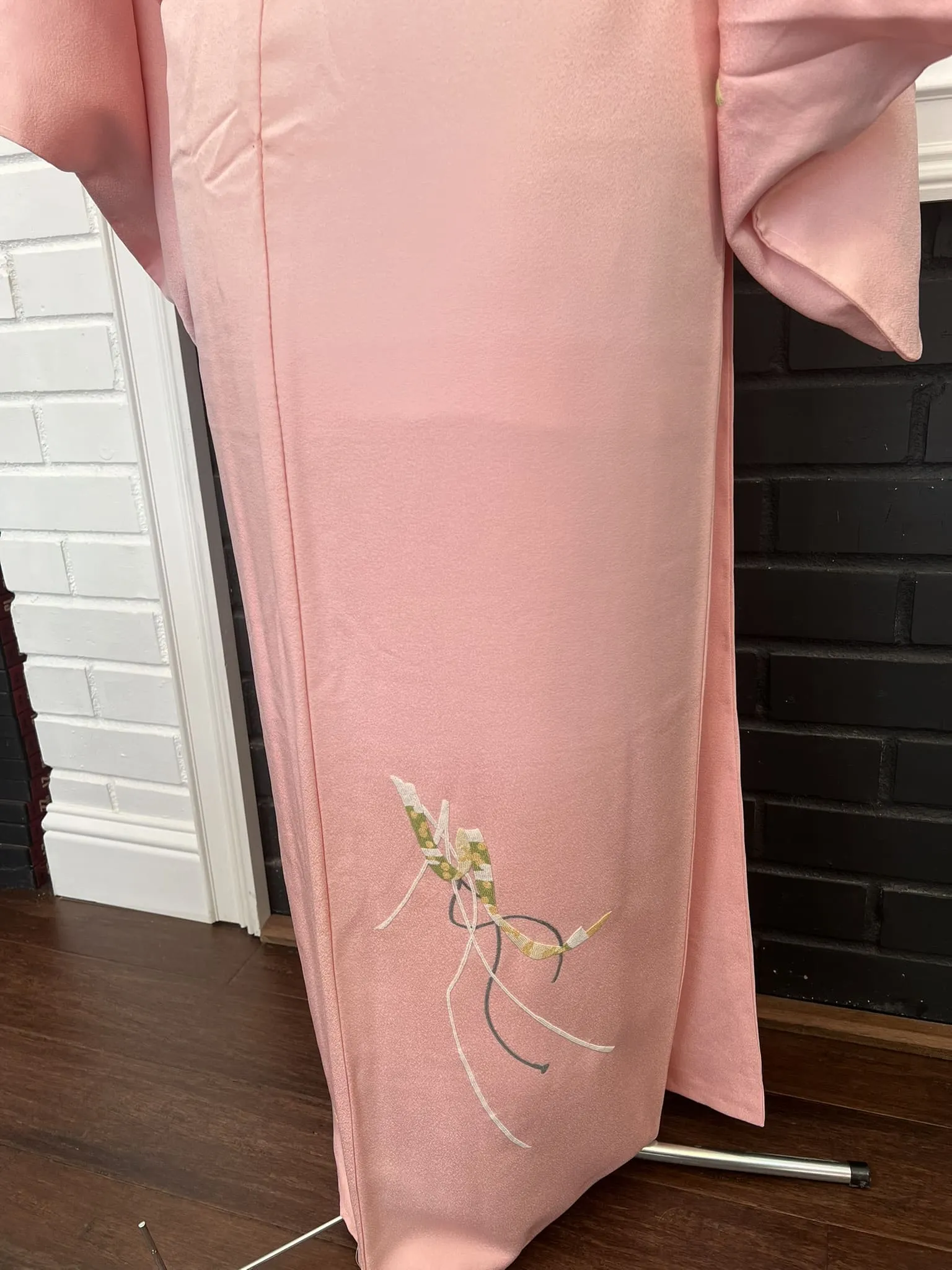 KIMONO, Formal, comes with an obi as a bonus, "Heian court scene" in pink plain, Size: M / Japanese Traditional Women's "Tsukesage" Kimono