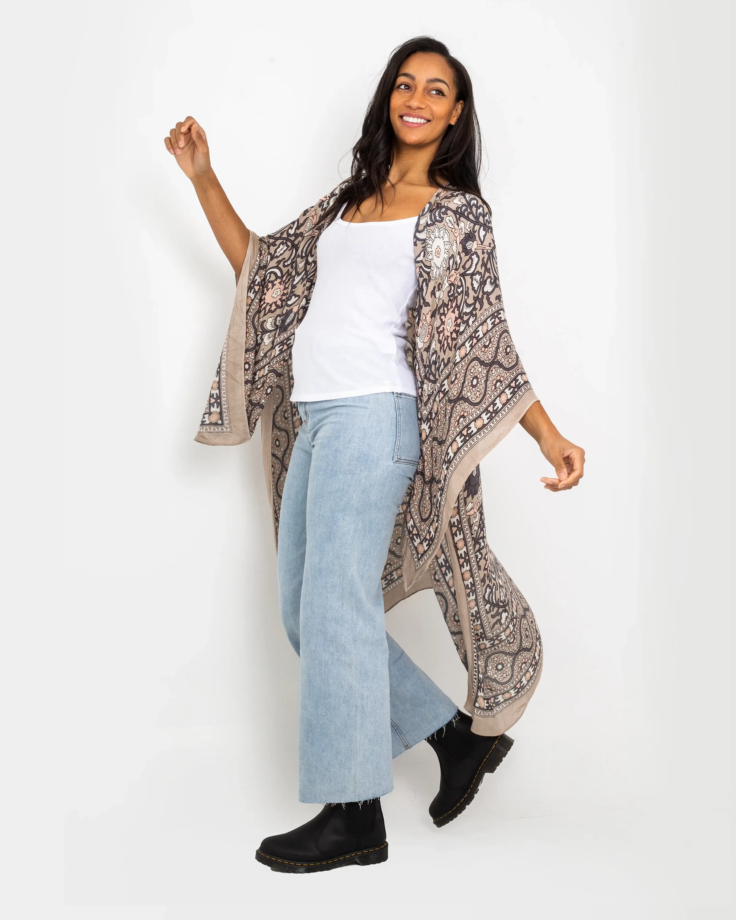 Magic Dance Border Print Kimono in Mushroom