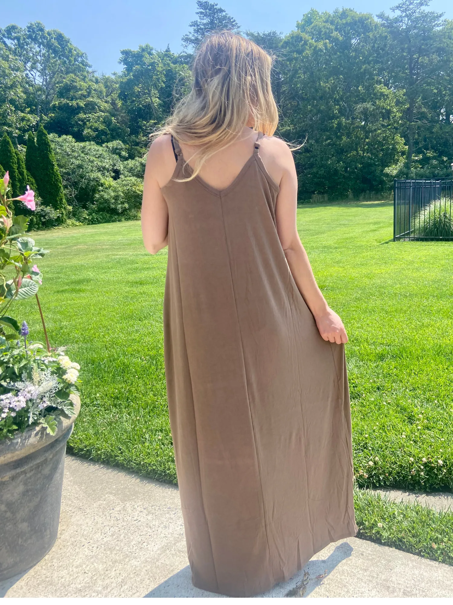 Mocha Maxi Dress with Pockets Curvy no